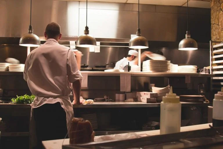 Restaurantlarda Havalandırma Sistemleri Neden Önemlidir